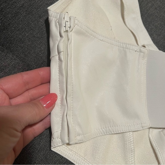 I.AM.GIA Vixra white faux leather corset top backless halter top size M - Picture 7 of 13